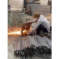 Thợ sắt  thợ hàn  nhận  thi công  tron gói  , nhà  xưởng  ,tiền chế  , cửa sắt  cầu thang  mái Tôn  poly sàn giả  gác lửng 